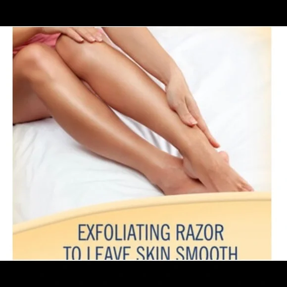 Schick Skintimate Exfoliating Vanilla 4-Blade Disposable Razors, 3 CT - Picture 2 of 4